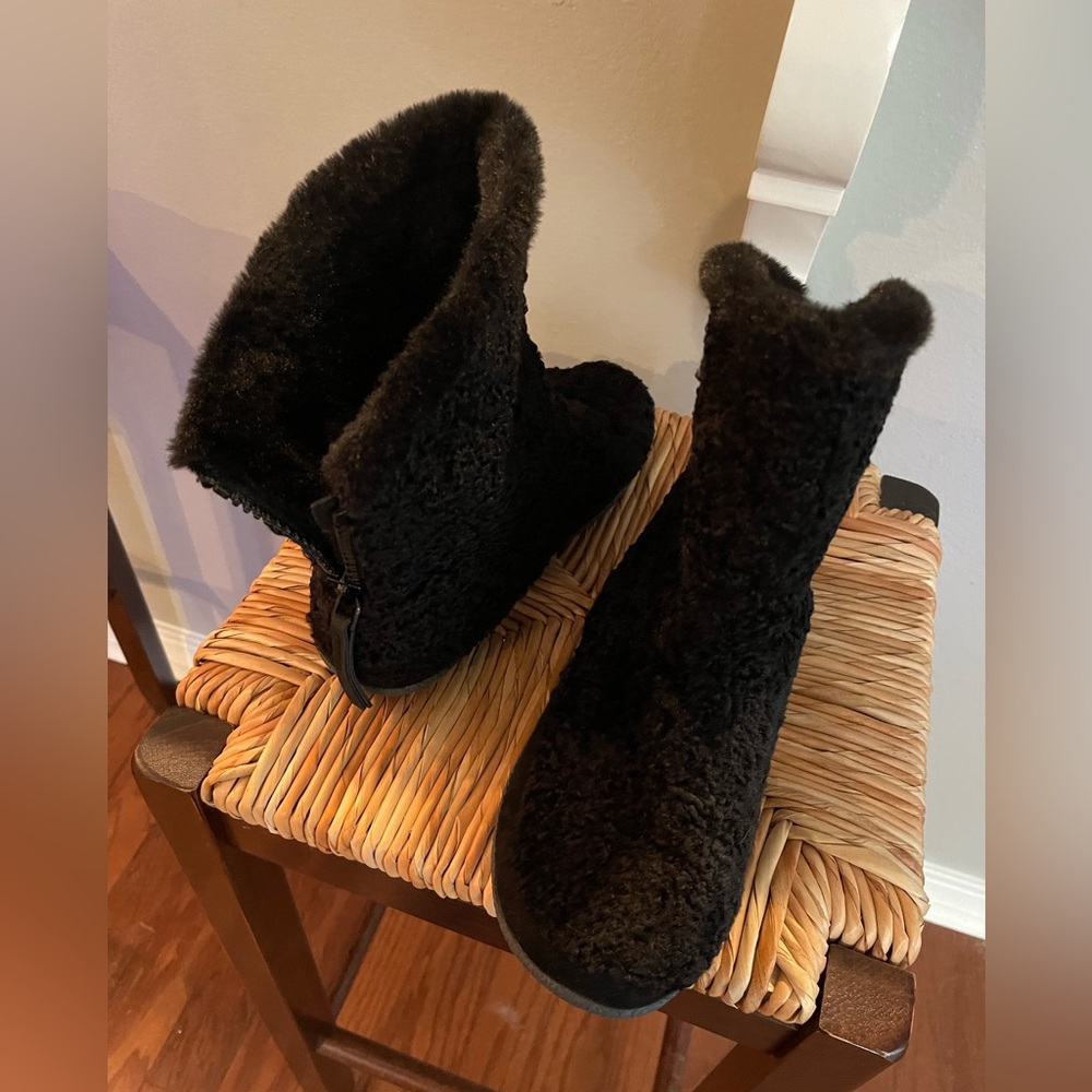 Toms house slippers 8 excellent condition